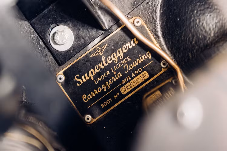 Tuy nhiên, chiếc xe này chưa bao giờ được sử dụng trong bất kỳ tập phim nào về điệp viên người Anh James Bond 007 do ông thủ vai. Giống như những chiếc DB5 khác, chiếc xe sở hữu phần thân vỏ phong cách grand tourer, được thực hiện bởi thương hiệu Coachbuild Carrozzeria Touring Superleggera.