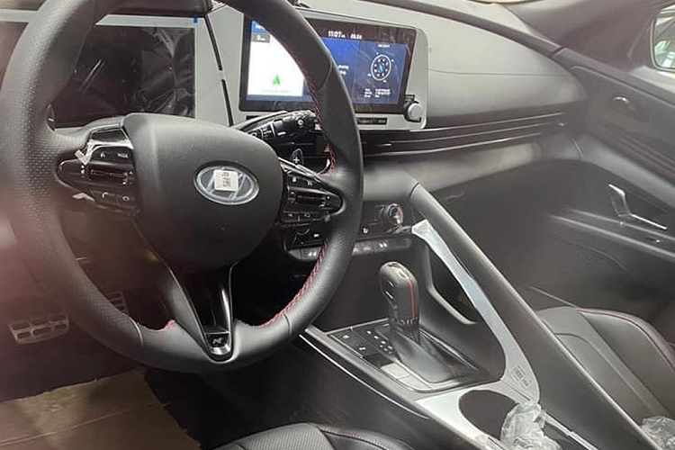 Về truyền động, xe có 3 tuỳ chọn động cơ như đời cũ, gồm máy 1.6L, 2.0L và tăng áp 1.6L. Biến thể N Line mạnh mẽ hơn dùng động cơ tăng áp 1.6L, cho công suất 201 mã lực và mô-men xoắn 265 Nm, tuỳ chọn hộp số tự động ly hợp kép 6 cấp hoặc số sàn 6 cấp.