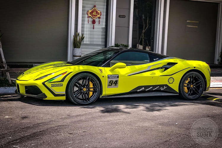 Siêu xe Ferrari 488 GTB mới thay áo và đang làm dâu ở Bạc Liêu sử dụng động cơ V8, tăng áp kép, dung tích 3.9 lít, sản sinh công suất tối đa 661 mã lực tại vòng tua máy 8.000 vòng/phút và mô-men xoắn cực đại 760 Nm tại 3.000 vòng/phút 