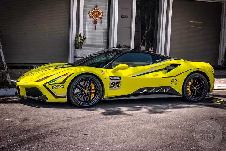 Siêu xe Ferrari 488 GTB mới thay áo và đang làm dâu ở Bạc Liêu sử dụng động cơ V8, tăng áp kép, dung tích 3.9 lít, sản sinh công suất tối đa 661 mã lực tại vòng tua máy 8.000 vòng/phút và mô-men xoắn cực đại 760 Nm tại 3.000 vòng/phút 