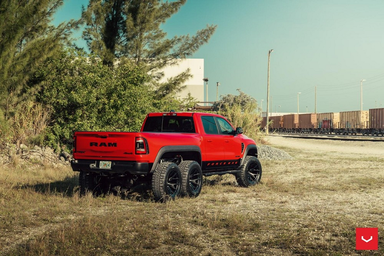 Tùy thuộc vào thông số kỹ thuật đã chọn, chúng có sẵn từ 2.596 USD cho bộ nhỏ nhất và từ 3.396 USD cho bộ lớn nhất. Ngoài ra, Vossen cũng có thể sơn chúng với nhiều màu sắc khác biệt theo nhu cầu khách hàng.