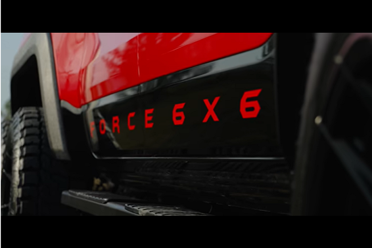 Mua một chiếc Mammoth 1000 6x6 từ Hennessey đương nhiên không rẻ với giá khởi điểm từ 449.950 USD, (tương đương 10,3 tỷ đồng) bao gồm chi phí chiếc Ram 1500 TRX ban đầu.