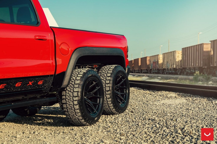 Đối với bộ la-zăng từ Vossen, chúng có kích thước đường kính 20, 22 hoặc 24 inch, và chiều rộng 9,5 và 10 inch.