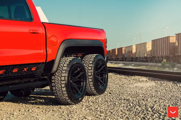 Đối với bộ la-zăng từ Vossen, chúng có kích thước đường kính 20, 22 hoặc 24 inch, và chiều rộng 9,5 và 10 inch.