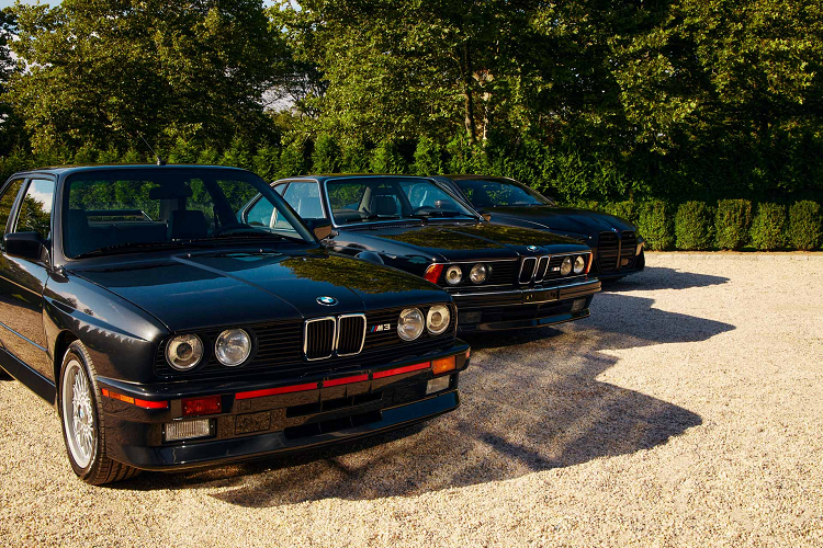 Hệ thống truyền động vẫn còn nguyên trong i4 M50 của Kith, không giống như BMW 1602 năm 1972 đã được chuyển sang chạy bằng hệ dẫn động điện điện. 1602 là chiếc BMW đầu tiên từng được chế tạo với hệ thống truyền động điện khi thương hiệu này gửi hai phiên bản điện của xe để làm nhiệm vụ chiếc xe quay phim tại Thế vận hội Munich 1972.