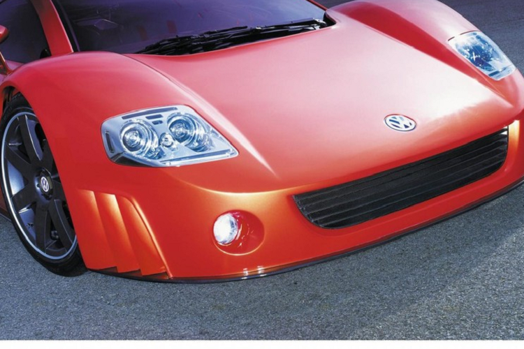 Nằm bên dưới thân vỏ bóng bẩy của siêu xe Volkswagen coupe là khối động cơ W12 dung tích 5.6 lít được tạo ra bằng cách ghép hai động cơ VR6 dung tích 2.8 lít của Volkswagen trên một trục khuỷu chung. Động cơ độc đáo này sản sinh 414 mã lực, tất cả đều được truyền qua hộp số tuần tự 6 cấp và hệ dẫn động AWD Syncro.