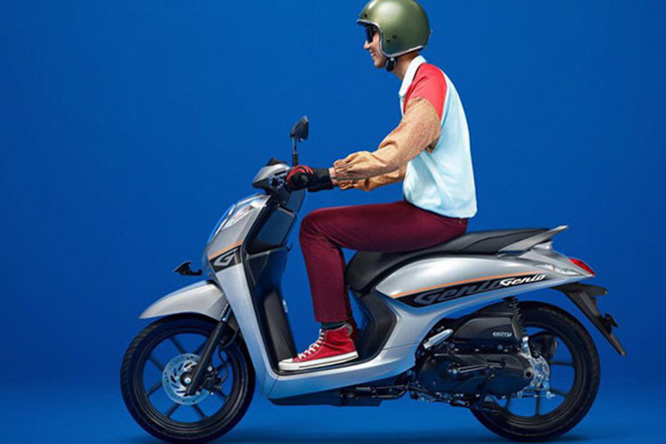 Khối động cơ trên có mức tiêu hao xăng ở mức 59,1 km/lít, như vậy bình xăng 4,2 lít sẽ giúp xe có thể vận hành 249km sau mỗi lần đổ xăng. Hệ thống treo của xe gồm cặp phuộc ống lồng trước, giảm xóc đơn sau đặt lệch với phanh đĩa đơn trước và phanh cơ sau.