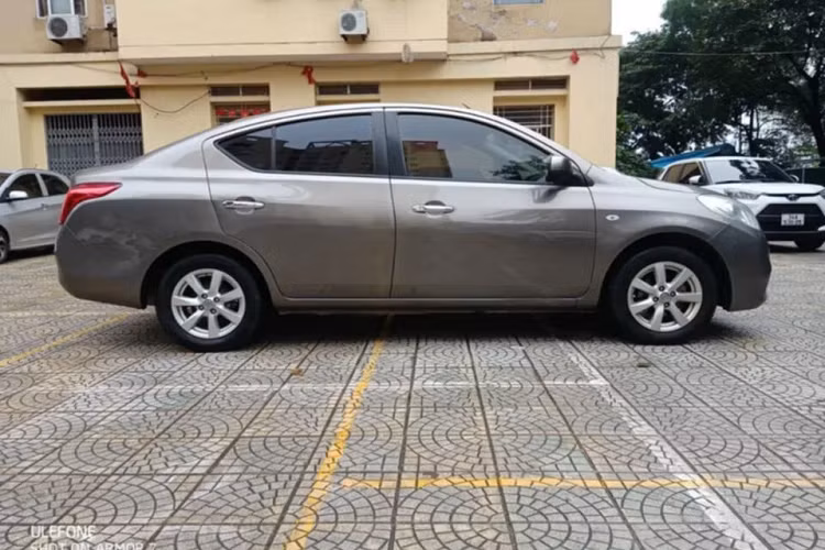 Chiếc xe trong bài viết là phiên bản XV đời 2014. Hiện tại Ninssan Sunny XV đời 2014 đến 2015 trên thị trường xe cũ có giá dao động từ 250 đến 320 triệu đồng, một mức giá rất tốt với khách hàng có hầu bao hạn hẹp. Trong khi Toyota Vios 2014 cao hơn từ 50 đến 70 triệu đồng.