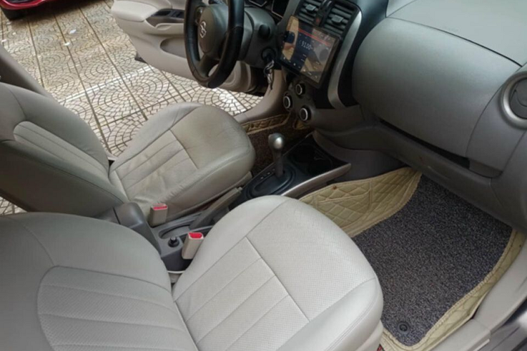 Nissan Sunny tại Việt Nam được trang bị tiêu chuẩn hệ thống chống bó cứng phanh (ABS), hệ thống phân bố lực phanh điện tử (EBD), hỗ trợ lực phanh khẩn cấp (BA), túi khí cho hàng ghế trước. 