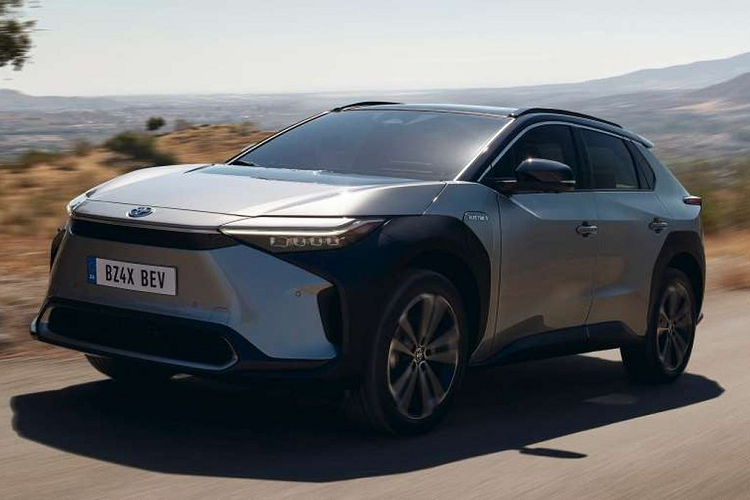 Khi đó, Toyota không tiết lộ hệ truyền động của mẫu xe concept mà chỉ giới thiệu rằng xe có mâm hợp kim cỡ lớn, hệ thống treo hạ thấp và huy hiệu GR ở ngoại / nội thất. Nếu thật sự trở thành xe thương mại, bZ4X GR chắc chắn sẽ được cải tiến hệ truyền động để mang lại động lực lái tương tự như những chiếc Toyota GR khác