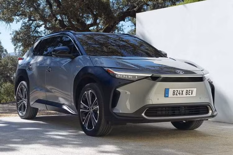 Hiện tại, cấu hình mạnh nhất của Toyota bZ4X là động cơ điện kép sản sinh công suất 215 mã lực và mô-men xoắn cực đại 336 Nm.