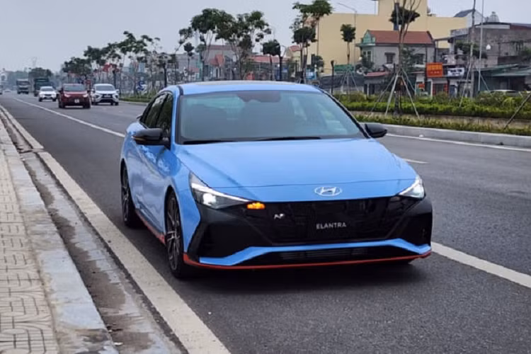 Hyundai Elantra N 2023 lo gia ban, khoang 2 ty dong tai Viet Nam?-Hinh-3