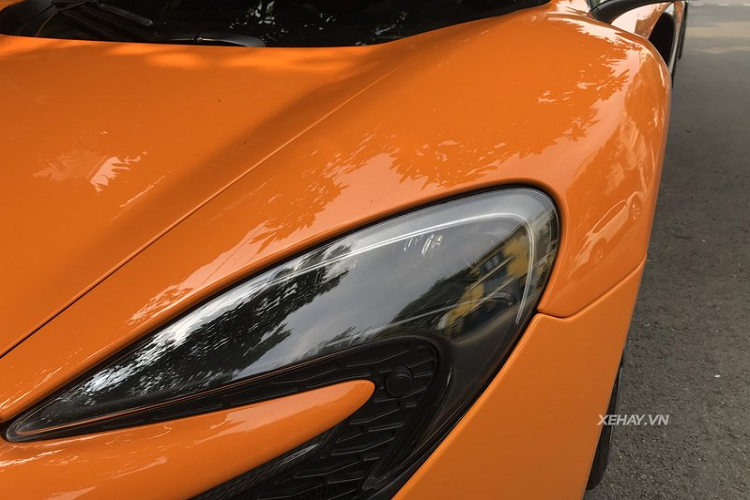 Về cơ bản, McLaren 650S Coupe sở hữu thiết kế giống với bản Spider, từ cụm đèn pha lấy cảm hứng từ siêu phẩm McLaren P1 cho đến cụm đèn hậu chiếu sáng bằng hai dải LED độc đáo.