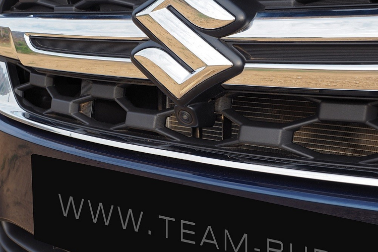 Ngay cả trang bị an toàn của Suzuki XL6 2022 cũng được nâng cấp đáng kể với sự xuất hiện của 4 túi khí tiêu chuẩn, hệ thống cảnh báo áp suất lốp và camera 360 độ.