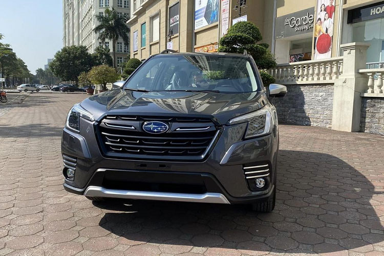 EyeSight 4.0 trên Subaru Forester 2023 bao gồm 9 tính năng, trong đó có 3 tính năng mới là: Đánh lái tự động khẩn cấp, Định tâm làn đường và Hỗ trợ giữ làn tích hợp trong tính năng phanh phòng tránh va chạm và kiểm soát hành trình thích ứng cải tiến.