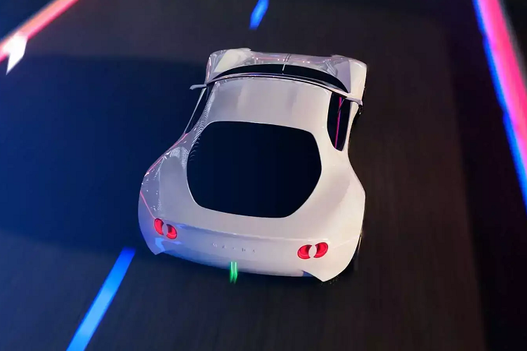 Mazda sẽ chia số tiền này thành 3 giai đoạn. Xe sử dụng động cơ đốt trong vẫn sẽ là cốt lõi của Mazda trong suốt giai đoạn 1 và 2. Giai đoạn 3, khởi đầu vào năm 2028 sẽ là lúc hãng chuyển đổi quy mô lớn sang điện khí hóa. Song song quá trình đó, hãng cũng phải đảm bảo tính hợp lý hóa chuỗi cung ứng và cắt giảm chi phí nếu được.