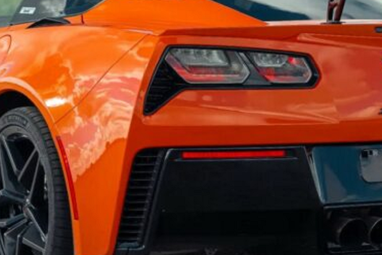 Nếu khách hàng muốn một mẫu xe mạnh mẽ hơn, họ hoàn toàn có thể lựa chọn mẫu xe HPE1000. Đúng như tên gọi, động cơ này cho công suất 1.000 mã lực tại 6.400 vòng/phút và mô-men xoắn cực đại 1.309 Nm tại 4.400 vòng/phút.