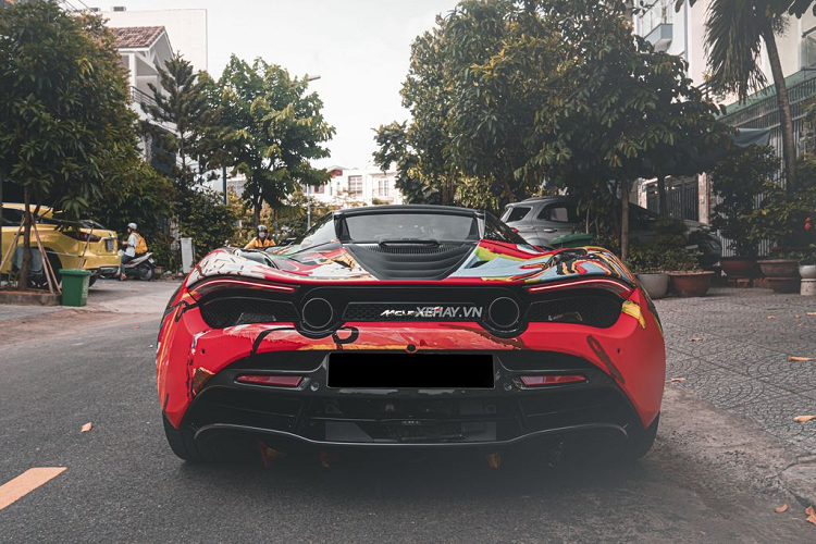 Sức mạnh của McLaren 720S Spider mui trần đến từ khối động cơ xăng tăng áp kép V8 4.0 lít sản sinh công suất 710 mã lực và 769Nm mô-men xoắn cực đại, tương tự như phiên bản Coupe, đi kèm là hộp số tự động tuần tự 7 cấp giúp xe chỉ cần 2,9 giây để tăng tốc từ 0 - 100 km/h. Tốc độ tối đa của xe đạt 325 km/h.