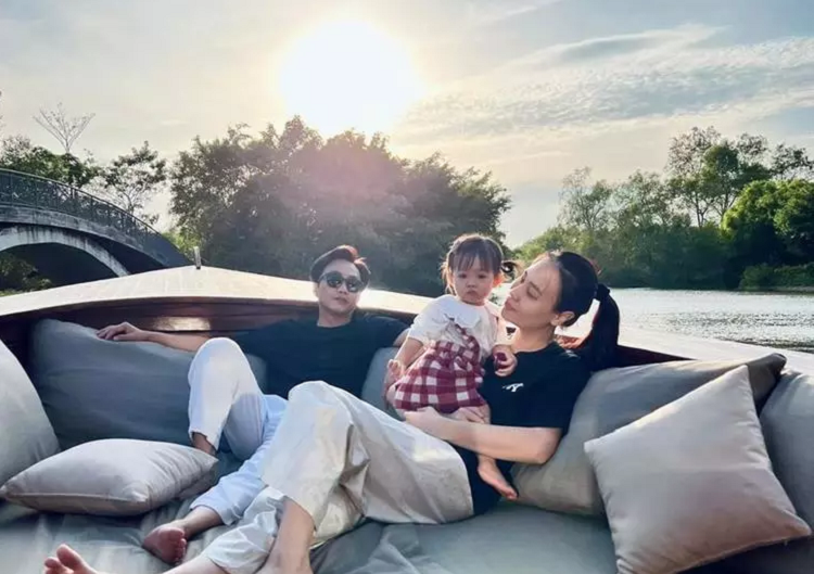 U me Dam Thu Trang, Cuong Do La don Valentine lon ngay-Hinh-3