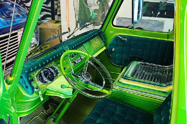 Động cơ ban đầu đã được thay thế với một động cơ Chevrolet dung tích 4.8 lít, sản sinh 300 mã lực và ghép cặp với một hộp số tự động 6 cấp, cho phép đạt tốc độ tối đa 192 km/h. Gary nói rằng lắp đặt động cơ mới có lẽ là một trong những thử thách lớn nhất của dự án.