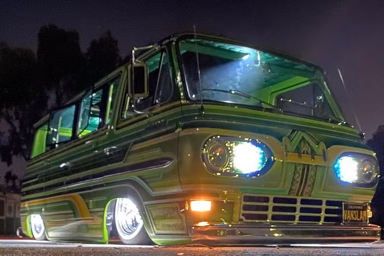 Tuy nhiên, Gary không hề làm nên chiếc này một mình. Anh ấy là người đã phát hiện chiếc Ford Econoline Falcon Club Wagon 1967, và đưa nó về nhà để bắt đầu dự án của mình. Khi đó, chiếc xe không phải ở trạng thái tốt nhất có thể, nhưng may mắn là nó cũng không có lỗi gì lớn.