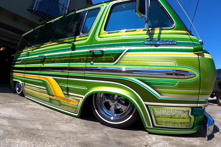 Tất cả phụ tùng mạ crôm đều được thực hiện bởi The Best Chrome ở San Martin, California, và VanSlam nhận được đèn disco nhấp nháy ở phía trước, lưới tản nhiệt độ riêng, và bộ la-zăng được chiếu sáng. Gary rất tự hào về VanSlam bởi nó là một trong những chiếc xe độ lowrider nổi tiếng nhất của anh ấy, và nó cũng là một chiếc xe mang lại niềm vui cho những người xung quanh.