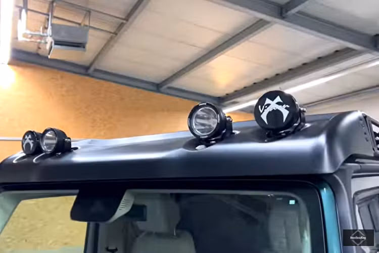 Sau khi mang lại cho khán giả cái nhìn cận cảnh về chiéc xe bán tải Brabus G800 Pickup XLP 2022, “MercBenzKing” chuyển sự quan tâm sang Trung tâm Trải nghiệm G-Class.