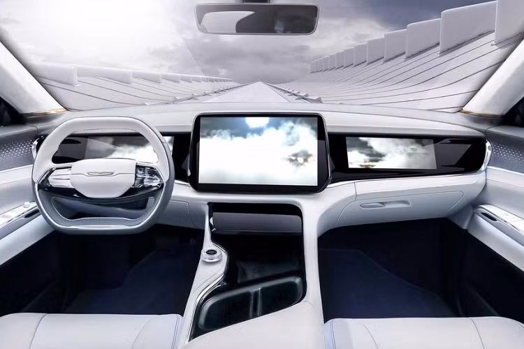 Tất cả 4 hành khách đều có quyền truy cập công nghệ thông qua STLA SmartCockpit bao gồm 3 màn hình trên mặt táp lô và 2 màn hình bổ sung phía sau hàng ghế trước. Mỗi màn hình có thể được cá nhân hóa, và có một camera tích hợp cho phép hành khách tham gia những cuộc họp video nhóm khi đang di chuyển.