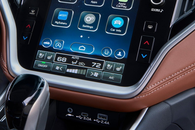 Riêng bản Touring XT có thêm chất liệu da Nappa, chỉ khâu màu bạc. Tiếp đến là những thay đổi trong hệ thống an toàn của xe như hệ thống cảnh báo điểm mù, hỗ trợ chuyển làn đường và cảnh báo phương tiện cắt ngang khi lùi sẽ có thêm hệ thống hỗ trợ đánh lái khẩn cấp để tránh va chạm ở vận tốc dưới 80 km/h.