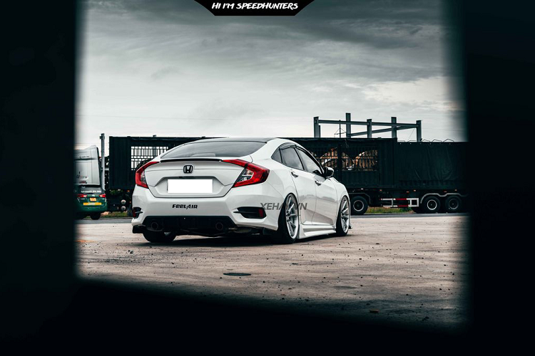 Honda Civic tại Việt Nam sử dụng động hút khí tự nhiên dung tích 1,8 lít cho công suất 139 mã lực tại 6.500 vòng/phút và mô-men xoắn 174 Nm tại 4.300 vòng/phút, kết hợp hợp hộp số vô cấp.