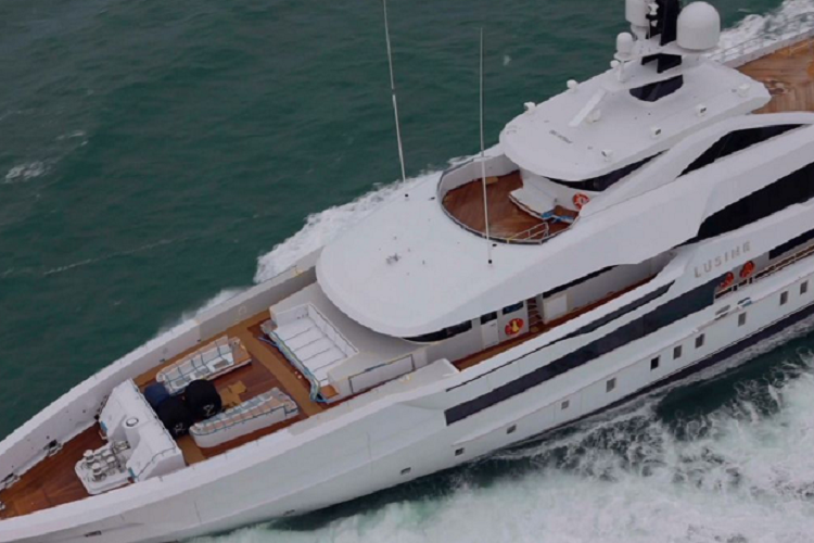 Lusine còn là siêu du thuyền đầu tiên trên thế giới tích hợp SCR – công nghệ giảm xúc tác chọn lọc, được sử dụng để cắt giảm gần lượng khí thải NOx cho các loại xe chạy bằng nhiên liệu diesel