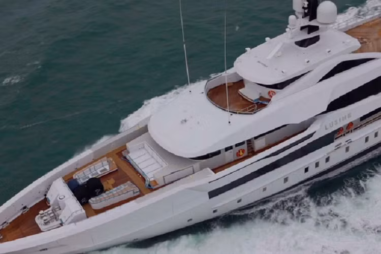 Lusine còn là siêu du thuyền đầu tiên trên thế giới tích hợp SCR – công nghệ giảm xúc tác chọn lọc, được sử dụng để cắt giảm gần lượng khí thải NOx cho các loại xe chạy bằng nhiên liệu diesel