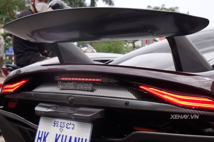 Koenigsegg Regera là mẫu xe kế nhiệm của người đàn anh Koenigsegg Agera. Là một cực phẩm đúng nghĩa, do đó, Regera cũng chỉ được sản xuất giới hạn 80 chiếc trên toàn thế giới với trang bị động cơ là loại V8 5.0L.