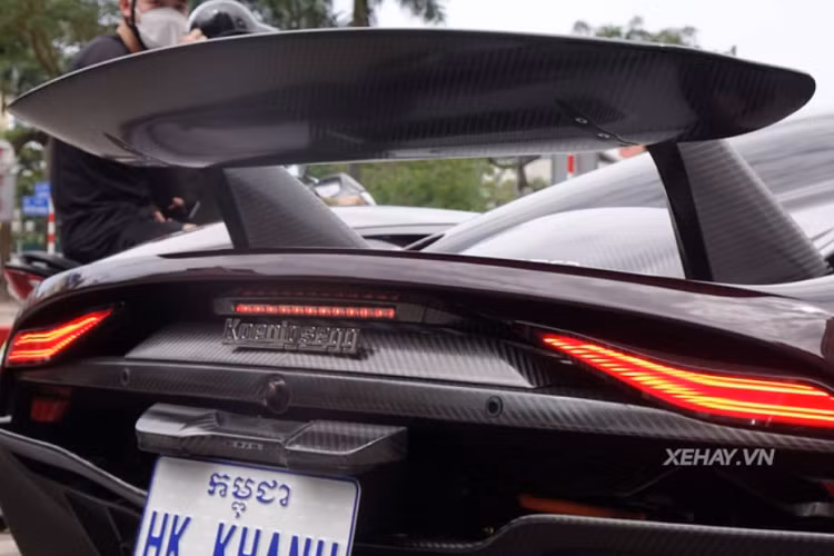 Koenigsegg Regera là mẫu xe kế nhiệm của người đàn anh Koenigsegg Agera. Là một cực phẩm đúng nghĩa, do đó, Regera cũng chỉ được sản xuất giới hạn 80 chiếc trên toàn thế giới với trang bị động cơ là loại V8 5.0L.