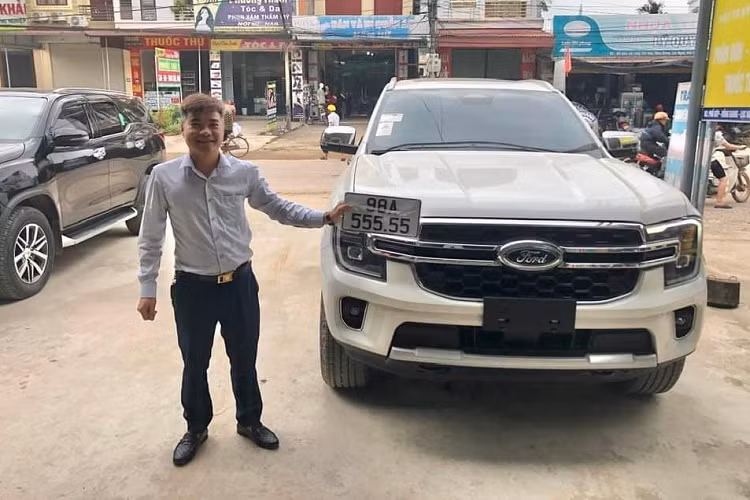 Chu xe Ford Everest 2022 tai Bac Giang trung bien 