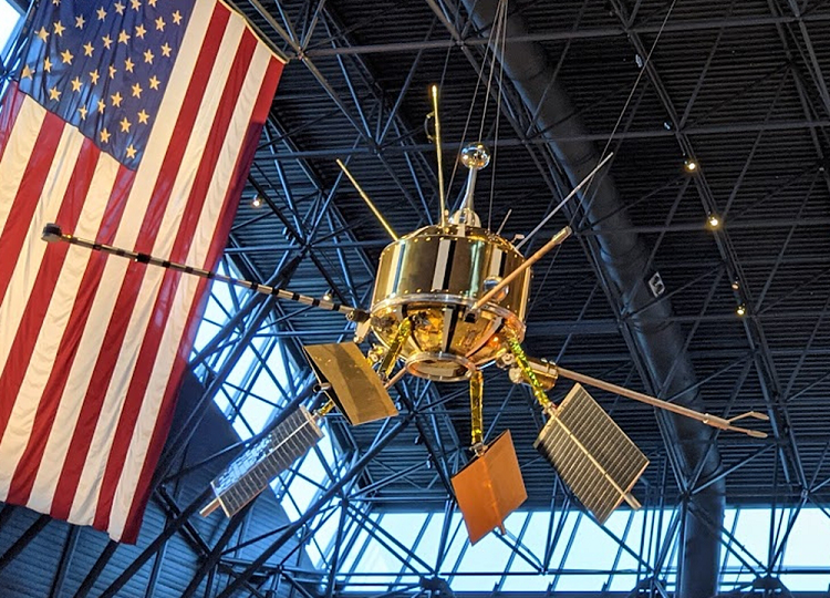 Tai sao My dung bom hat nhan pha huy ve tinh cua Anh?