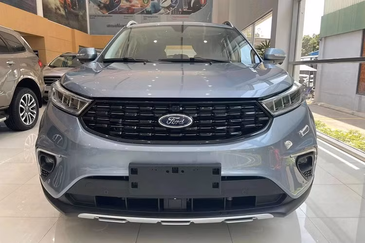 Ford Territory là một mẫu SUV được nhà sản xuất định vị thay thế cho mẫu xe Escape tại một số thị trường. Tại triển lãm VMS 2019, Escape đã được Ford mang ra trưng bày với lời tuyên bố sẽ phân phối chính hãng trong năm 2020.