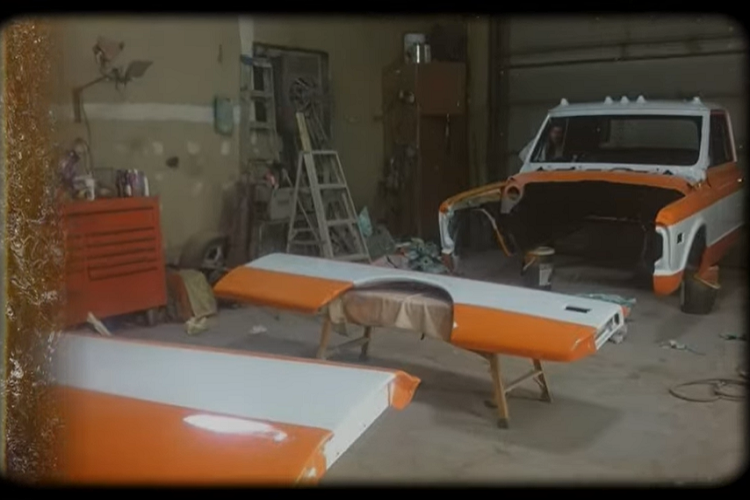 Thân vỏ xe tải quái vật không cần quá cầu kỳ và tốn kém vì chúng thường xuyên chịu va chạm và cần sửa chữa.