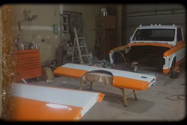 Thân vỏ xe tải quái vật không cần quá cầu kỳ và tốn kém vì chúng thường xuyên chịu va chạm và cần sửa chữa.