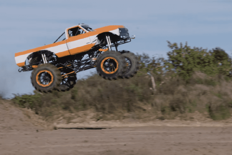 Chiếc xe tải quái vật của Jordan không sử dụng động cơ chạy xăng hoặc chất cồn tiêu chuẩn như đa số những chiếc xe khác. Thay vào đó, anh ấy đã lựa chọn lắp đặt một động cơ chạy dầu Duramax dung tích 6.6 lít. Nó có phần thiếu hụt về mã lực nhưng bù lại bằng lực mô-men xoắn, Jordan nói trong video. Động cơ đi cặp với một hộp số Powerglide 2 cấp được chế tạo đặc biệt, và Jordan cho biết đã chọn loại này vì General Motors chế tạo chúng rất nhiều trong thời gian 1950 – 1970, khiến phụ tùng luôn có sẵn trên thị trường.