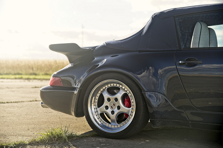 Chính vì vậy, mẫu xe Everrati 964 có thể được sản xuất và được bán ra ở cả Anh, Châu Âu và Mỹ.