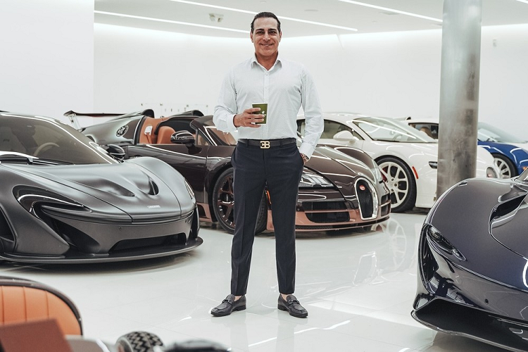 Ngoại thất chiếc siêu xe Mercedes-AMG GT Black Series P One Edition của đại gia Manny Khoshbin lấy cảm hứng từ các xe đua F1 cũng như siêu phẩm giới hạn Mercedes-AMG One chỉ có 275 chiếc trên toàn thế giới đi kèm mức giá bán 2,73 triệu đô la.