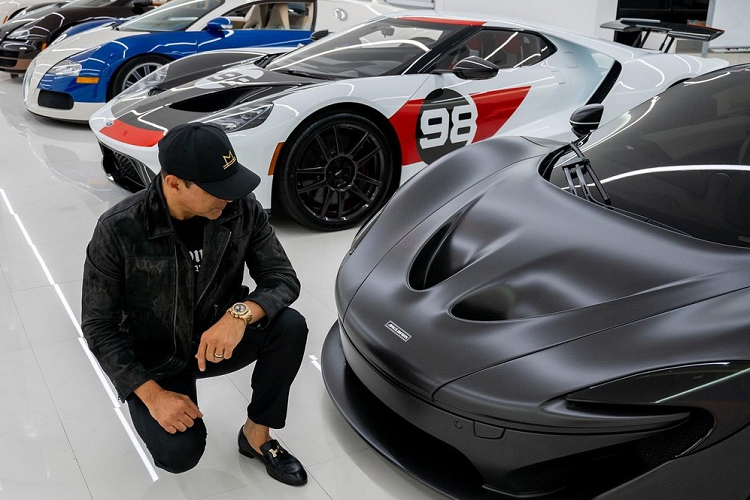 Siêu xe Mercedes-AMG GT Black Series P One Edition của "thánh cuồng" xe Mercedes-Benz SLR McLaren nhất thế giới được trang bị động cơ V8, Biturbo, sản sinh công suất tối đa 720 mã lực, cao hơn 143 mã lực so với phiên bản Mercedes-AMG GT R.