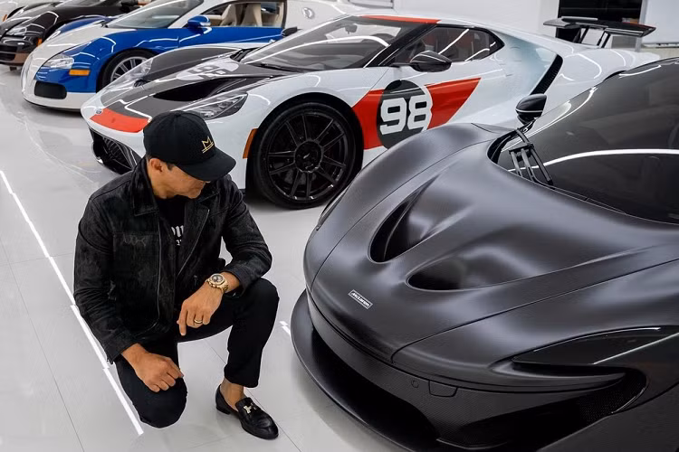 Siêu xe Mercedes-AMG GT Black Series P One Edition của "thánh cuồng" xe Mercedes-Benz SLR McLaren nhất thế giới được trang bị động cơ V8, Biturbo, sản sinh công suất tối đa 720 mã lực, cao hơn 143 mã lực so với phiên bản Mercedes-AMG GT R.