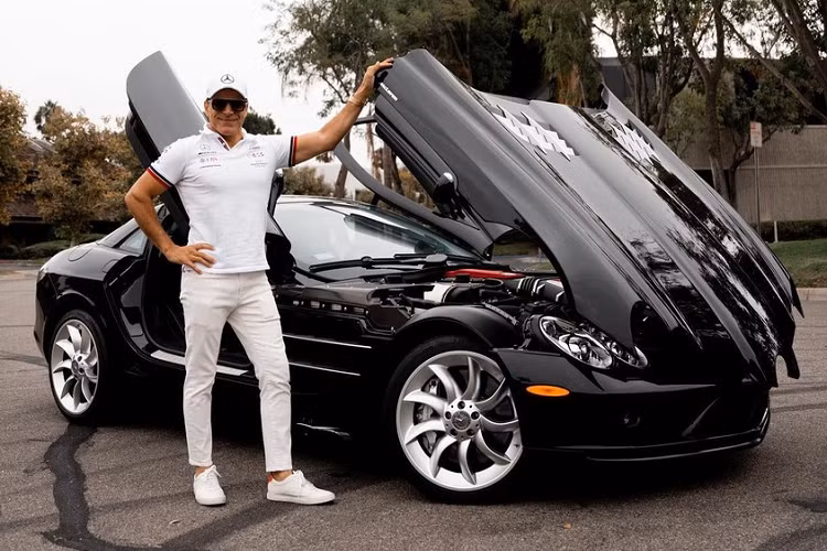 Nhưng hiện tại, siêu xe mới nhất của hãng xe Đức được Manny Khoshbin đưa vào garage lại là một chiếc siêu xe Mercedes-AMG GT Black Series P One Edition chỉ được sản xuất 275 xe trên toàn thế giới