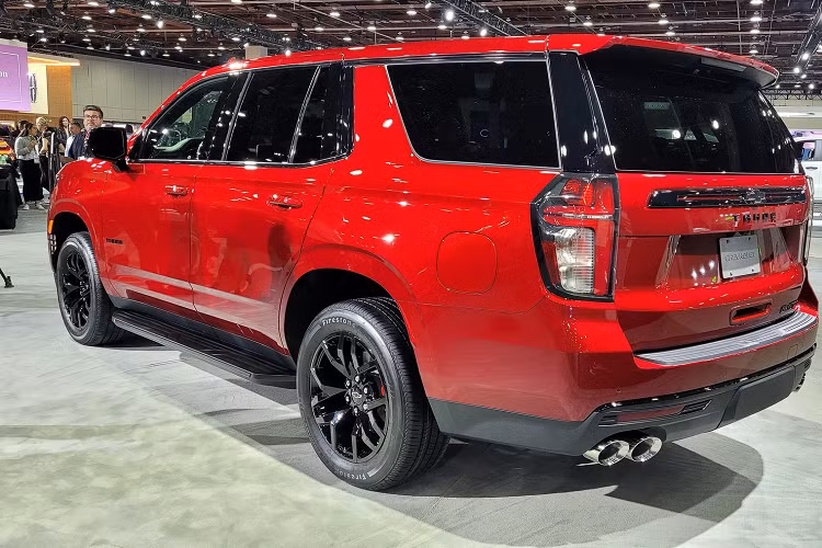 Gói Performance Edition cho Chevrolet Tahoe có giá 8.525 Đô và sẽ được cung cấp độc quyền trên các mẫu Tahoe RST 2023 được trang bị động cơ V8 6.2 lít. Dây chuyền sản xuất dự kiến sẽ bắt đầu vào quý 4 và những chiếc xe sẽ được bàn giao ngay trong thời gian tới.