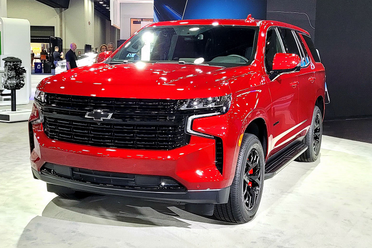 Mẫu xe còn được trang bị gói Luxury Package bổ sung vô-lăng sưởi, hàng ghế thứ hai có sưởi và hàng ghế thứ ba gập điện. Gói này cũng bao gồm một hệ thống ống lồng chỉnh điện và một loạt các hệ thống hỗ trợ người lái như hệ thống Kiểm soát hành trình thích ứng, Phanh khẩn cấp tự động nâng cao và Cảnh báo người đi bộ phía sau.