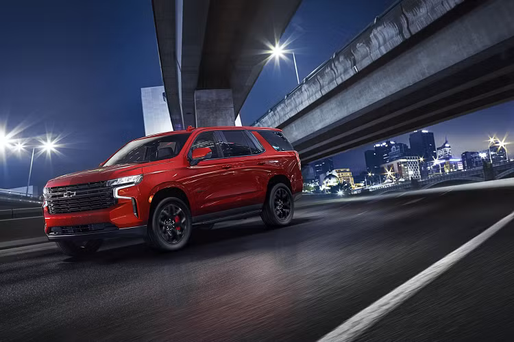 Phó Chủ tịch Chevrolet Scott Bell cho biết: “Phiên bản 2023 Tahoe RST Performance được thiết kế dành cho mong muốn một chiếc xe có cả sự thoải mái hàng ngày và khả năng của một chiếc SUV cỡ lớn cùng với cảm giác lái phấn khích của một chiếc xe hiệu suất thực sự.”