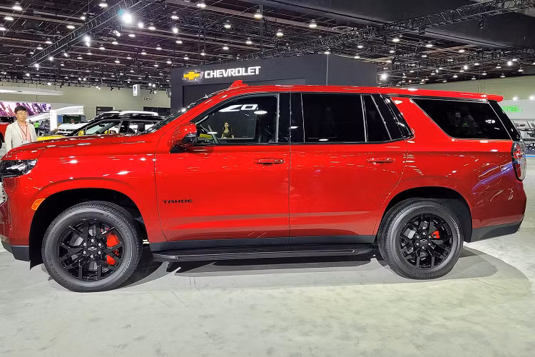 Chiếc xe này có thể phanh từ 96 km/h về 0 km/h trong vòng 40,5 mét. Hơn nữa, chiếc SUV cũng được tinh chỉnh để tăng cảm giác bàn đạp phanh được hiệu chỉnh hiệu suất.