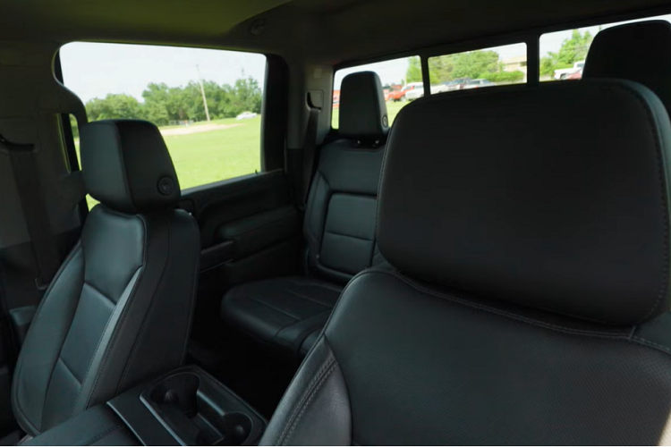 Các túi khí 9 inch (22,5 cm) được sử dụng ở mỗi góc bánh của chiếc xe mang đến những lợi ích rất độc